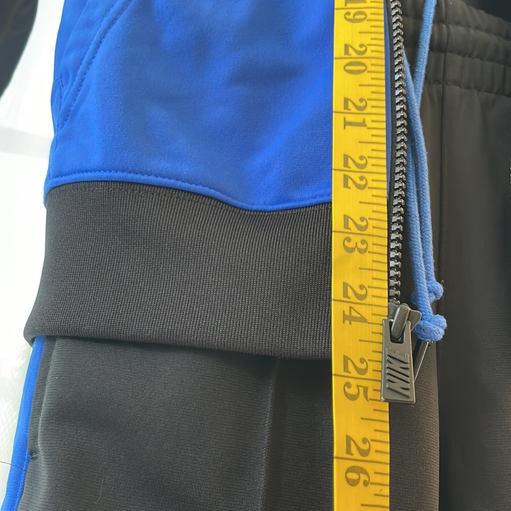 Track suit - Picture 9 of 11